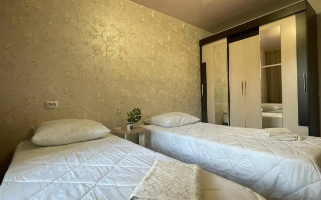 3-K. 70 M² 6 Krovatey Flat