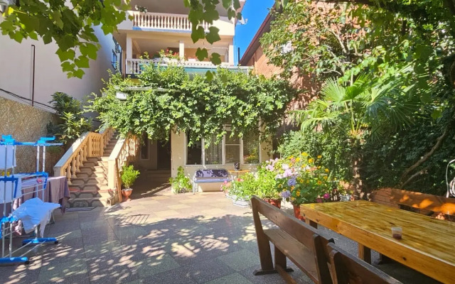 Yuzhny dvorik Guest house
