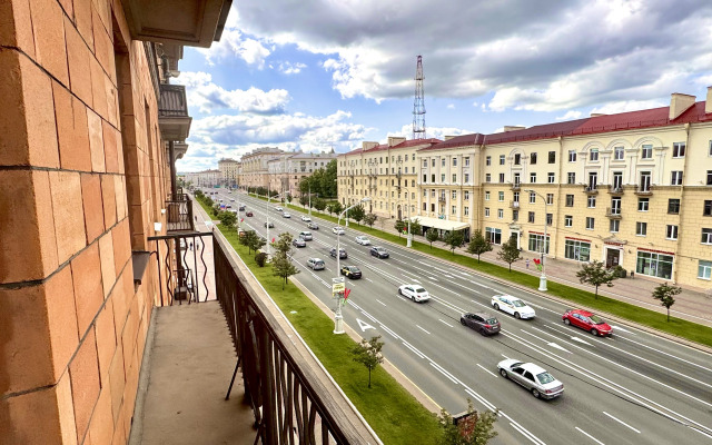 Disaynerskie VIP v Serdtse Stolitsy s Kruglosytochnym Zaseleniem Ulitsa Krasnaya 22 Apartments