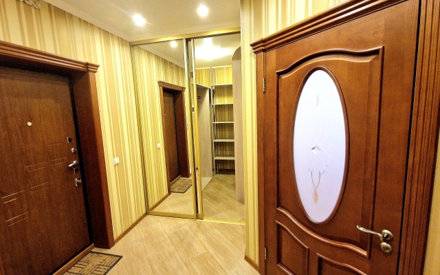 Na Latyshskikh Strelkov 45 Apartments