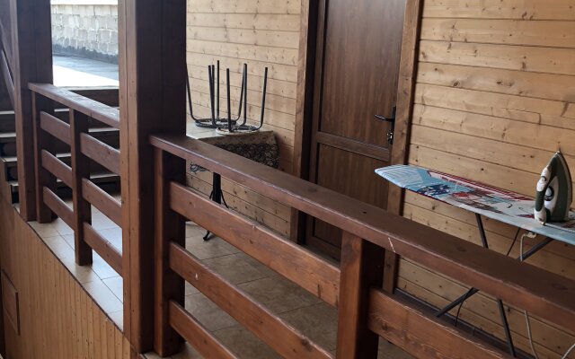 Elina Guest House
