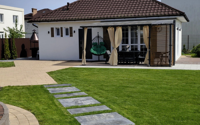 S Launzh Zonoy, Barbekyu I Baney Guest House