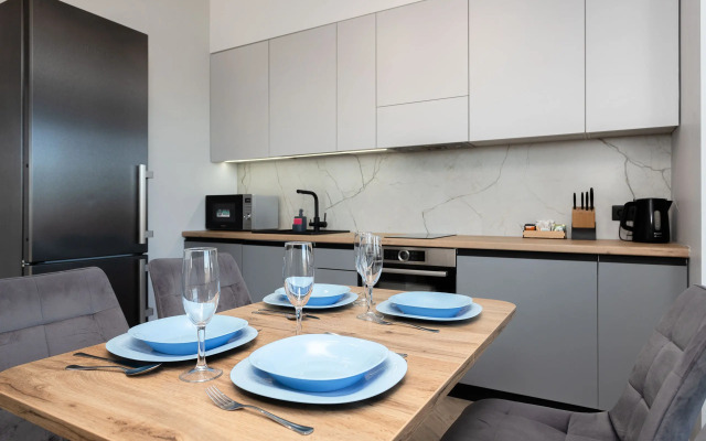 Квартира с Мансардными Окнами и Видом на Море