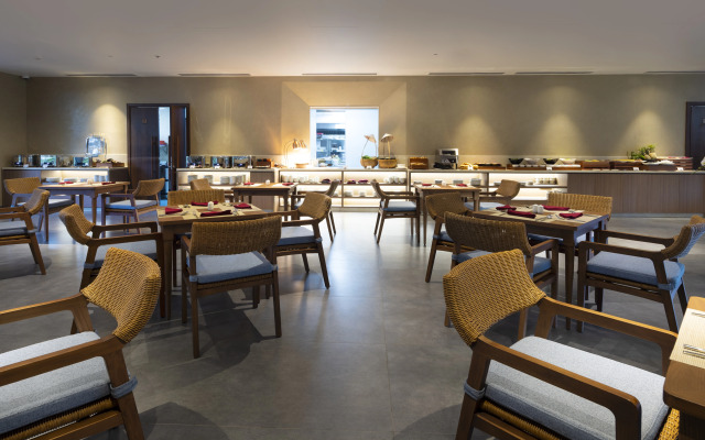 Отель Iconic Long Hai