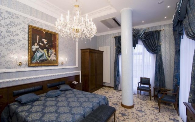 Aton Hotel
