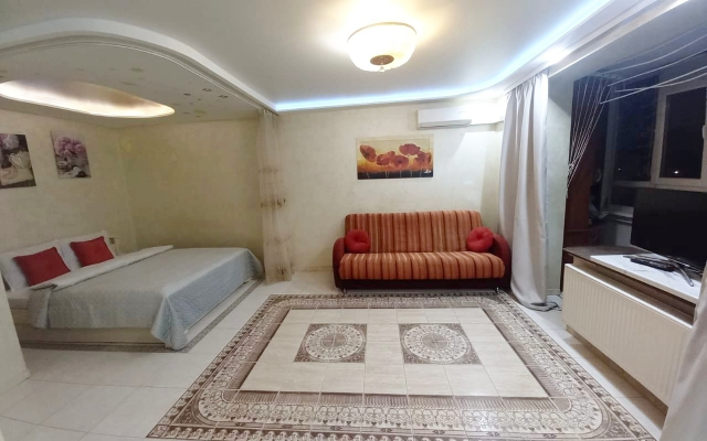 Na ulitse Zapovednaya 8 Flat