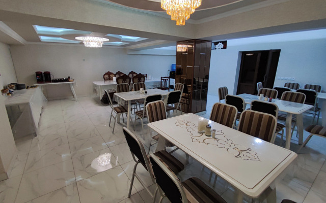 Shahram Plus Hotel