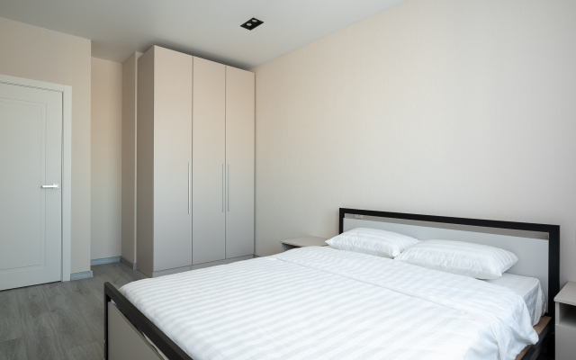 Апартаменты KazanHome Новая квартира с гостиной, спальней и отдельной кухней