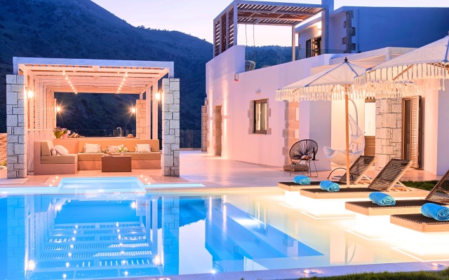 Blue Lake Villa Heated Pool