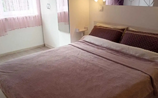 Rozovaya Na Solnechnoy Ulitse 17 Apartments
