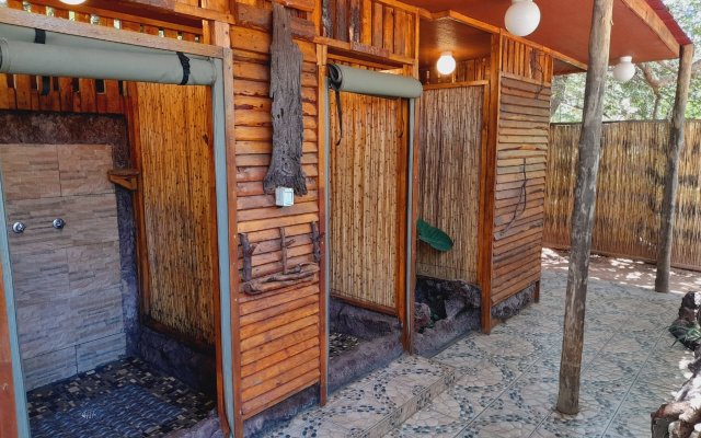 Хостел Elephant Trail Guesthouse and Backpackers