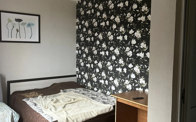 Semeyny Trekhmestny S Vannoy Komnatoy Apartment