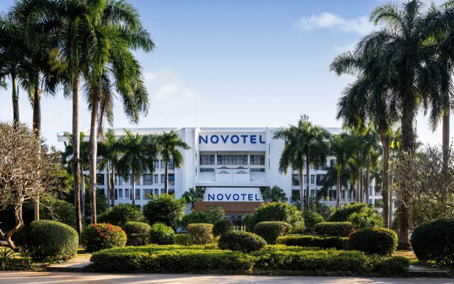 Отель Novotel Sanya Bay Yatai