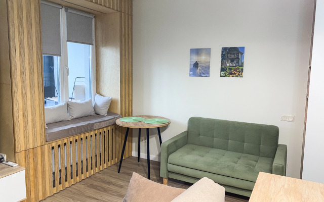 Uyutnaya studiya na beregu reki Kuznechikha Flat