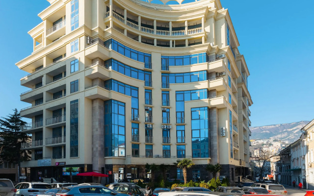 Апартаменты Шикарные с современным ремонтом Yalta Plaza Holydais