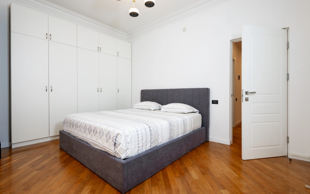 3-K Kvartira na Prospekte Sayat-Novy Flat