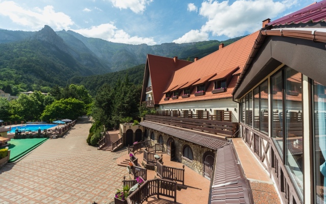 Kurortnyj otel' Polana Skazok