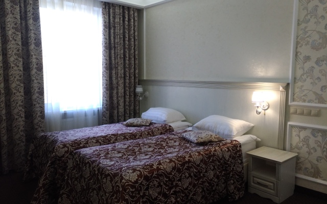 8 Avenyu Hotel