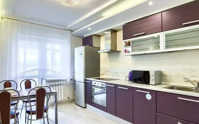 Na Prospekte Yamasheva 43 Flat