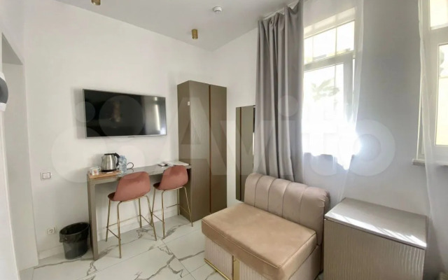 Stilnye Dendrary Apart V Komplekse S Basseynom Apartments