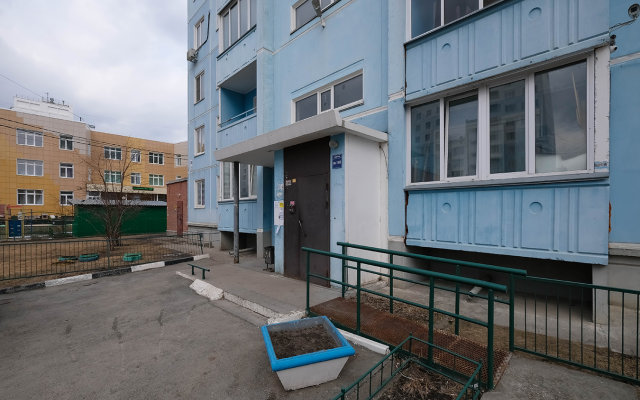 Квартира рядом с Мнтк им. Федорова и Ск Заря