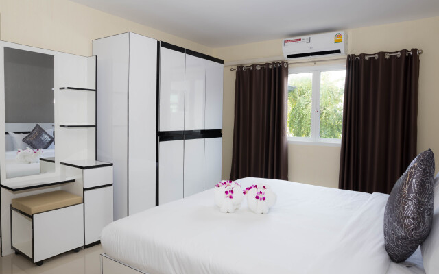 Отель Life Grand Chiang Mai