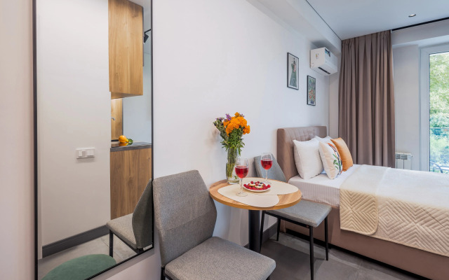 Квартира с бассейном на территории МореСолнцеАпарт 4