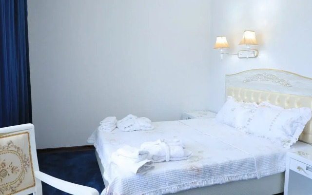 Отель Maqom Plaza