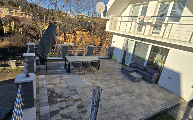 Частный дом Lakeside Private House