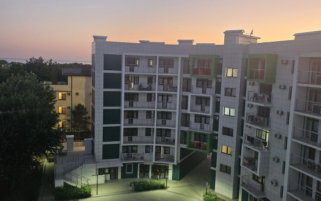Uyutnaya Studiya S Balkonom I Basseynom Vo Dvore Flat