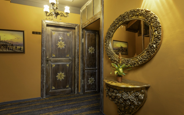 Wonder Wood Hotel