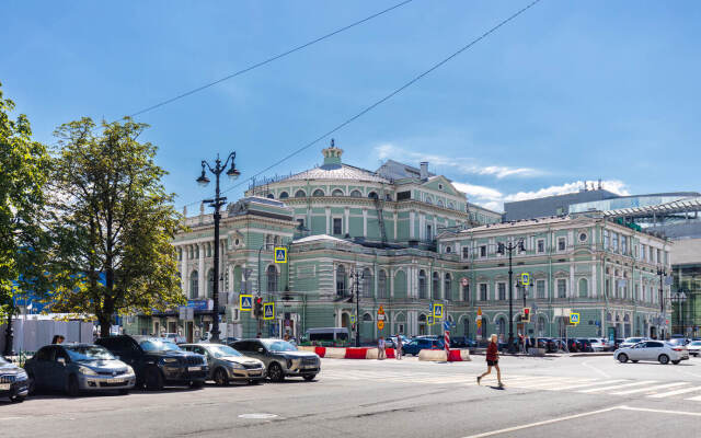 Апартаменты на Театральной площади