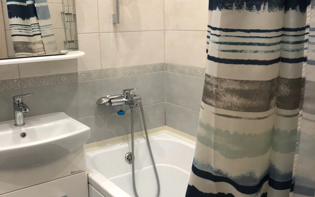 Dukat V Tikhom Rayone U Lesa Flat