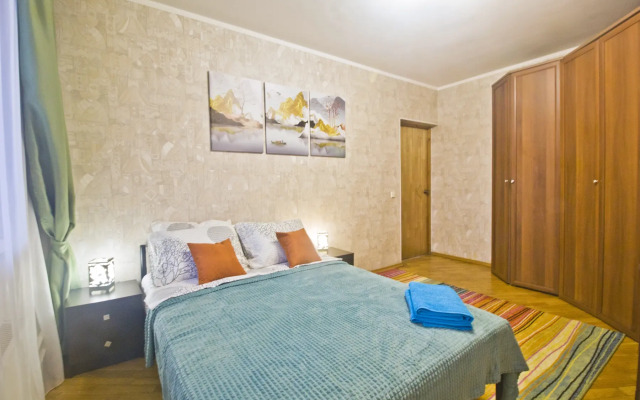Uyutnaya Trekhkomnatnaya Vozle Metro Proletarskaya Flat
