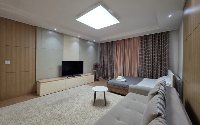 V Khayville Ryadom s Posolstvom Ssha Apartment