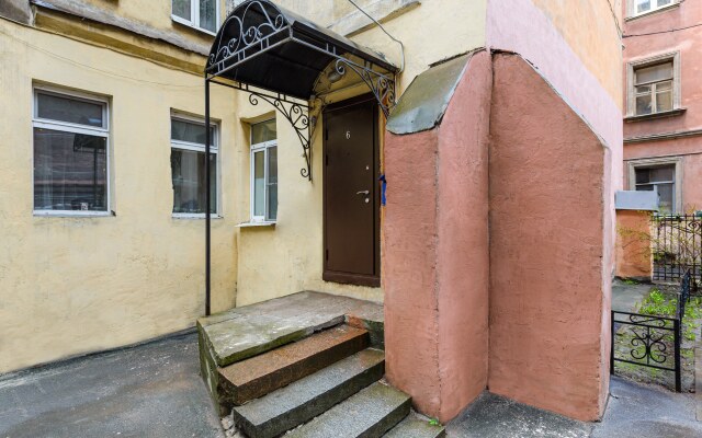 Saperniy Pereulok 9-A Apartments