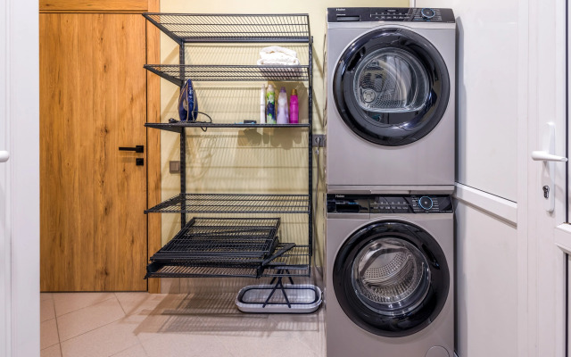 Частный дом у сквера в центре Поляны