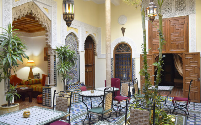 Отель Riad Darzouhour