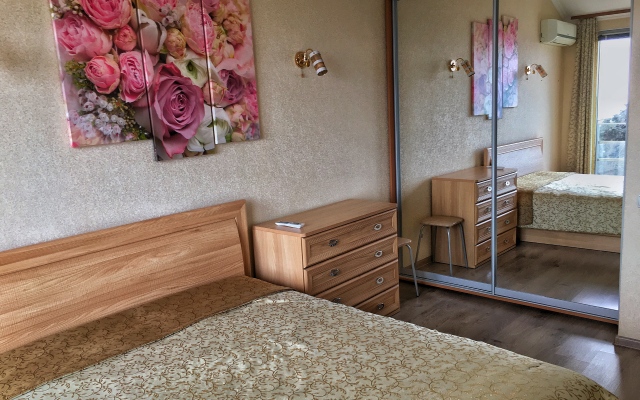 Executive Scenic Two-Room Apartment with Balconies on the Yalta Embankment