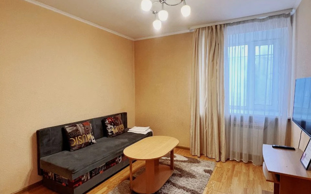 V Samom Tsentre Goroda Alikhanova 10a Flat