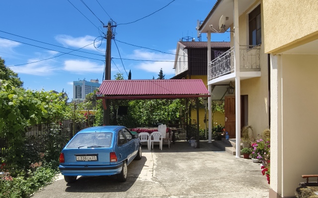 Gostevoy Dom Medovy Guest House
