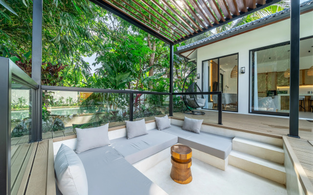 Novaya, Vid na Tropiki, Ogromny Basseyn, Jungle Ubud Villa