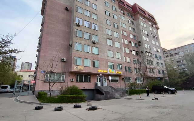 Prostornye Dvukhkomnatnye V Tsentre Bishkeka Apartments