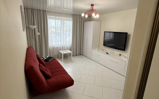 Uyutnaya Odnushka s Dizaynerskim Remontom Flat