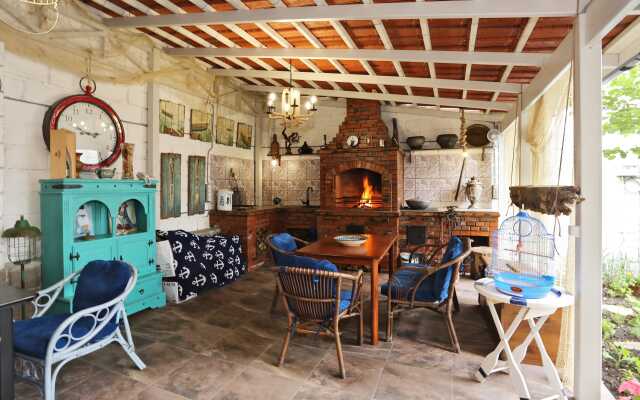 Grey-S Guest House