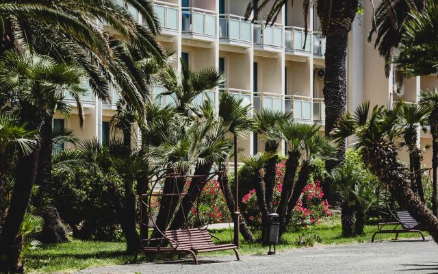 Amza Park Hotel