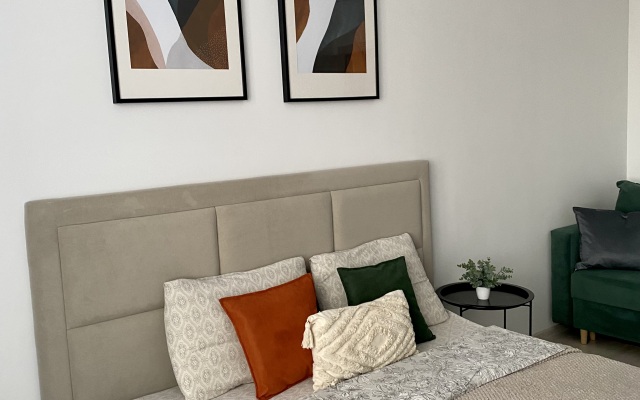 Apartamenty 1 Komnatnye 2+2 V Tyumenskoy Slobode 15 Etazh Vidovye