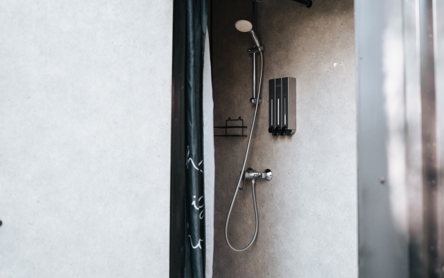 Поляна Глэмпинг, 1-я линия моря (12+)