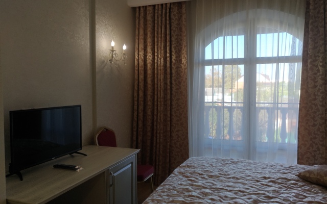 8 Avenyu Hotel