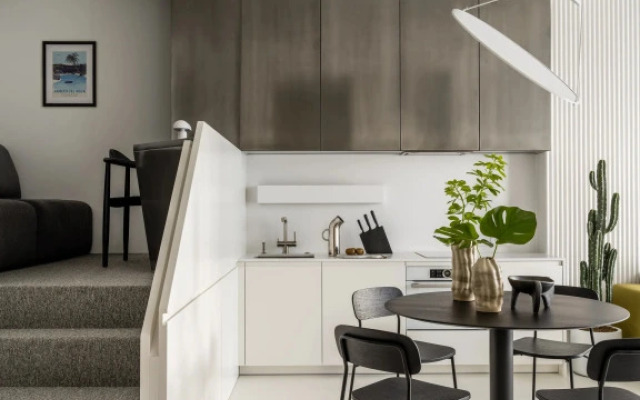 Stylish Apartment with Views of the Towers on the 39th Floor